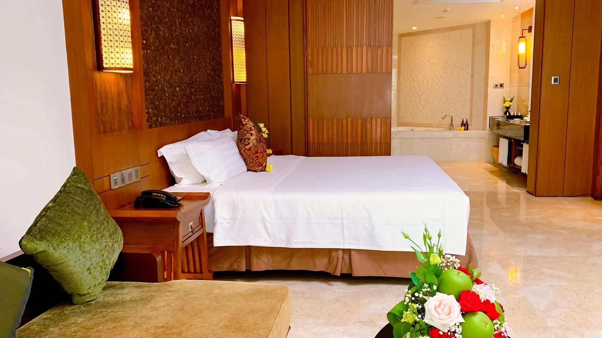 Crowne Plaza Danang Hotel & Resort 5*, Da Nang